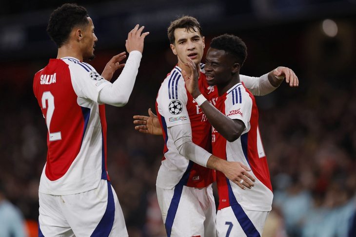 2024-12-11t214230z1772075358up1ekcb1oatmertrmadp3soccer-champions-ars-asm-report-17339567886642005473913 Arsenal thắng dễ, Barca vất vả hạ Dortmund ở Champions League - Ảnh 1.