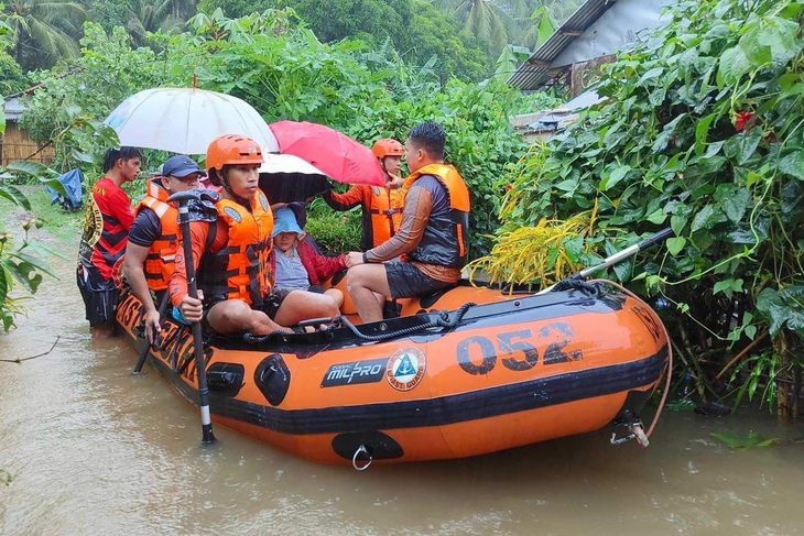 afp2024090236fc8bmv1previewphilippinesweatherstorm-17252922449741579520625 Bão Yagi đổ bộ Philippines, 11 người thiệt mạng - Ảnh 1.