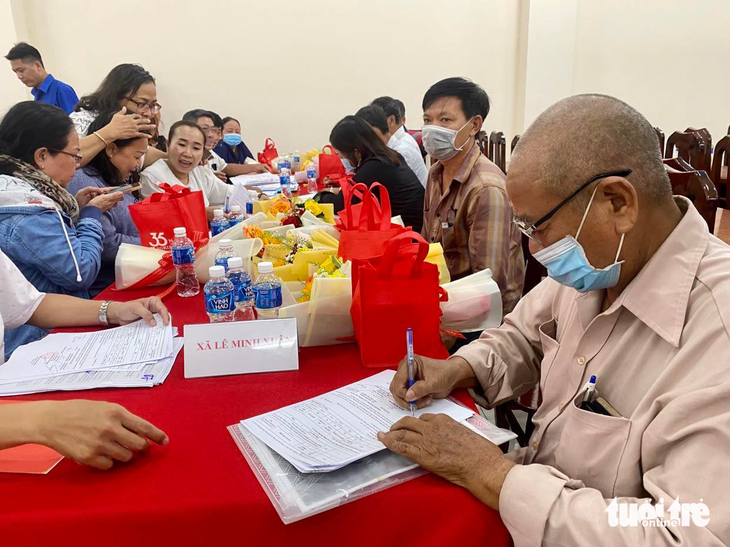 Bàn giao đất, người dân mong đường vành đai 3 sớm ngày hoạt động - Ảnh 1. Bàn giao đất, người dân mong đường vành đai 3 sớm ngày hoạt động - Ảnh 1.