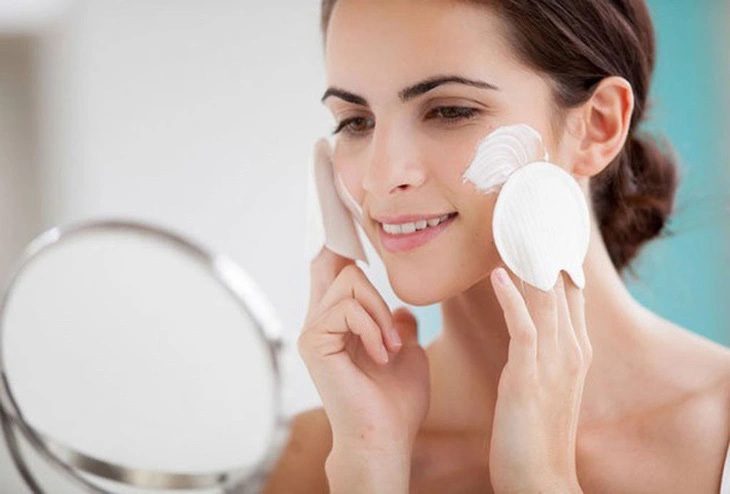 Ác mộng vì da mặt xỉn màu, kém mịn màng khi cận Tết, làm gì để cải thiện?- Ảnh 1. Vào thời điểm cuối năm da mặt dễ đối diện với nhiều nguy cơ bị tổn thương - Ảnh: news.labsatu.com